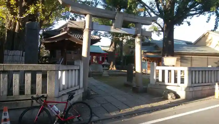 蓮沼氷川神社の鳥居