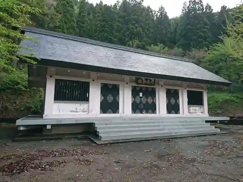 総社穴馬神社の本殿