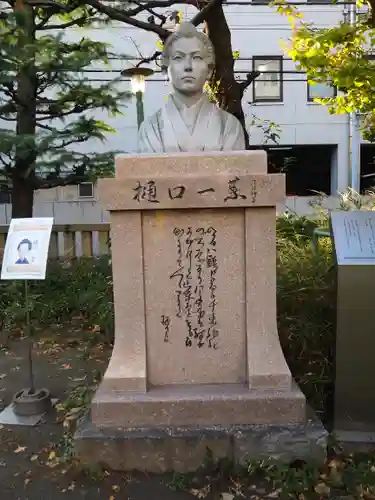 千束稲荷神社の像