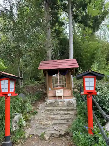 西坂ねこ稲荷神社の{uncategorized: "未分類", other: "その他", undefined: "問題あり", building: "その他建物", grave: "お墓", sacred_gate: "鳥居", guardian: "狛犬", statue: "像", buddha: "仏像", history: "歴史", nature: "自然", garden: "庭園", animal: "動物", pagoda: "塔", temizu: "手水舎", mountain_gate: "山門・神門", sanctuary: "本殿・本堂", subordinate: "末社・摂社", art: "芸術", scenery: "景色", jizo: "地蔵", ema: "絵馬", goshuin: "御朱印", omikuji: "おみくじ", items: "授与品その他", amulet: "お守り", goshuincho: "御朱印帳", eats: "食事", festival: "お祭り", votive_dance: "神楽", shichigosan: "七五三参", wedding: "結婚式", experience: "体験その他", initially: "初詣", around: "周辺", anti_infection: "感染症対策"}