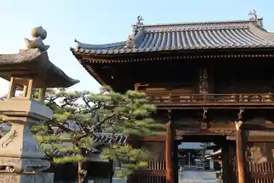 西林寺の山門・神門