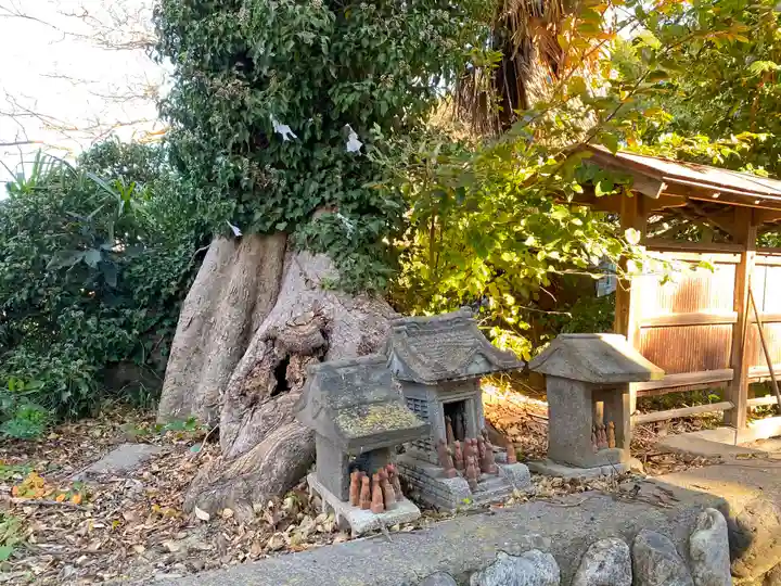 知形神社の末社・摂社