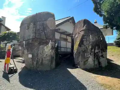 三ツ石神社(岩手県)