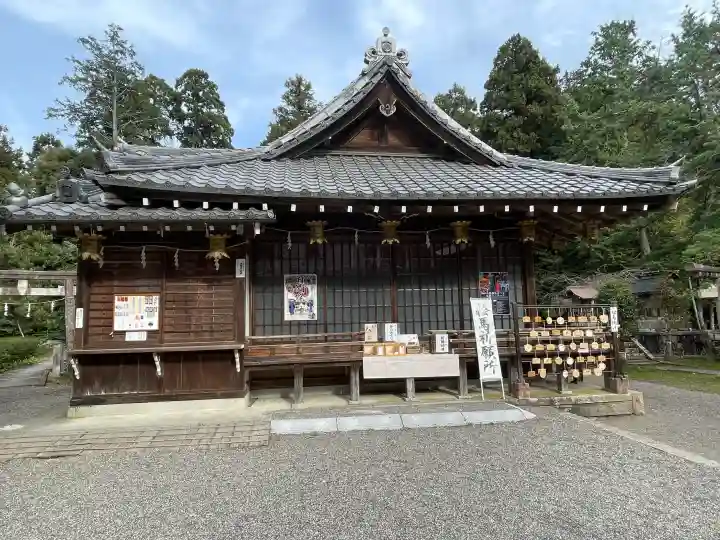馬見岡綿向神社の{uncategorized: "未分類", other: "その他", undefined: "問題あり", building: "その他建物", grave: "お墓", sacred_gate: "鳥居", guardian: "狛犬", statue: "像", buddha: "仏像", history: "歴史", nature: "自然", garden: "庭園", animal: "動物", pagoda: "塔", temizu: "手水舎", mountain_gate: "山門・神門", sanctuary: "本殿・本堂", subordinate: "末社・摂社", art: "芸術", scenery: "景色", jizo: "地蔵", ema: "絵馬", goshuin: "御朱印", omikuji: "おみくじ", items: "授与品その他", amulet: "お守り", goshuincho: "御朱印帳", eats: "食事", festival: "お祭り", votive_dance: "神楽", shichigosan: "七五三参", wedding: "結婚式", experience: "体験その他", initially: "初詣", around: "周辺", anti_infection: "感染症対策"}