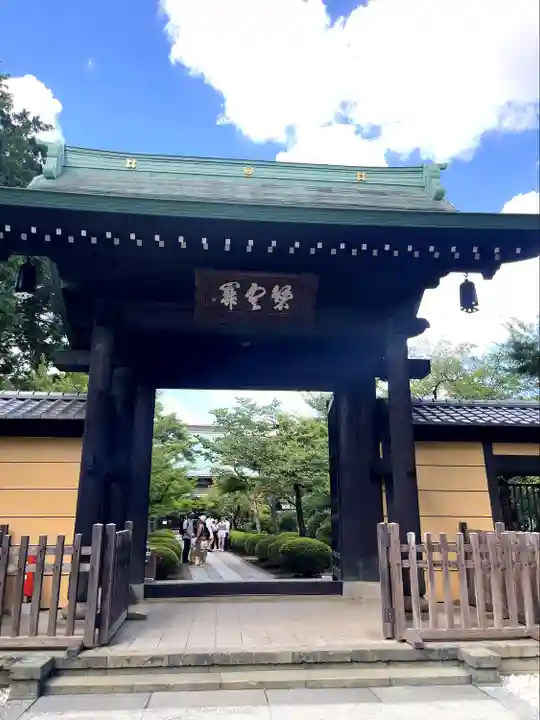豪徳寺の山門・神門