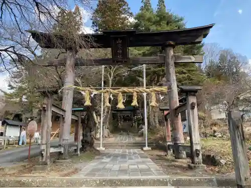 山家神社の{uncategorized: "未分類", other: "その他", undefined: "問題あり", building: "その他建物", grave: "お墓", sacred_gate: "鳥居", guardian: "狛犬", statue: "像", buddha: "仏像", history: "歴史", nature: "自然", garden: "庭園", animal: "動物", pagoda: "塔", temizu: "手水舎", mountain_gate: "山門・神門", sanctuary: "本殿・本堂", subordinate: "末社・摂社", art: "芸術", scenery: "景色", jizo: "地蔵", ema: "絵馬", goshuin: "御朱印", omikuji: "おみくじ", items: "授与品その他", amulet: "お守り", goshuincho: "御朱印帳", eats: "食事", festival: "お祭り", votive_dance: "神楽", shichigosan: "七五三参", wedding: "結婚式", experience: "体験その他", initially: "初詣", around: "周辺", anti_infection: "感染症対策"}