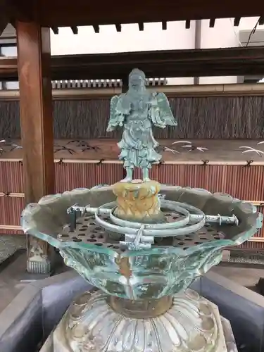 宗保院の手水舎