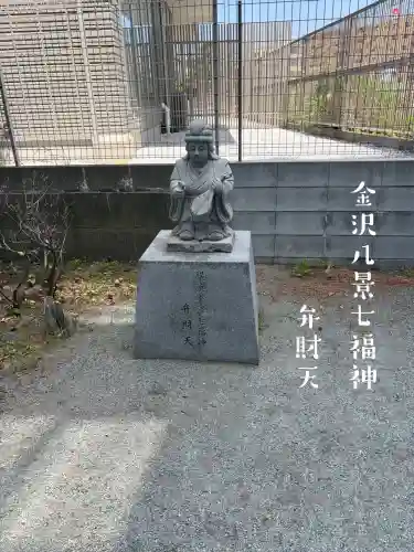 琵琶島神社の{uncategorized: "未分類", other: "その他", undefined: "問題あり", building: "その他建物", grave: "お墓", sacred_gate: "鳥居", guardian: "狛犬", statue: "像", buddha: "仏像", history: "歴史", nature: "自然", garden: "庭園", animal: "動物", pagoda: "塔", temizu: "手水舎", mountain_gate: "山門・神門", sanctuary: "本殿・本堂", subordinate: "末社・摂社", art: "芸術", scenery: "景色", jizo: "地蔵", ema: "絵馬", goshuin: "御朱印", omikuji: "おみくじ", items: "授与品その他", amulet: "お守り", goshuincho: "御朱印帳", eats: "食事", festival: "お祭り", votive_dance: "神楽", shichigosan: "七五三参", wedding: "結婚式", experience: "体験その他", initially: "初詣", around: "周辺", anti_infection: "感染症対策"}