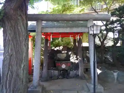 於玉稲荷神社の鳥居