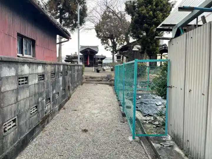 泊瀬部神社の{uncategorized: "未分類", other: "その他", undefined: "問題あり", building: "その他建物", grave: "お墓", sacred_gate: "鳥居", guardian: "狛犬", statue: "像", buddha: "仏像", history: "歴史", nature: "自然", garden: "庭園", animal: "動物", pagoda: "塔", temizu: "手水舎", mountain_gate: "山門・神門", sanctuary: "本殿・本堂", subordinate: "末社・摂社", art: "芸術", scenery: "景色", jizo: "地蔵", ema: "絵馬", goshuin: "御朱印", omikuji: "おみくじ", items: "授与品その他", amulet: "お守り", goshuincho: "御朱印帳", eats: "食事", festival: "お祭り", votive_dance: "神楽", shichigosan: "七五三参", wedding: "結婚式", experience: "体験その他", initially: "初詣", around: "周辺", anti_infection: "感染症対策"}