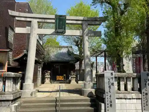 治兵衛稲荷神社の{uncategorized: "未分類", other: "その他", undefined: "問題あり", building: "その他建物", grave: "お墓", sacred_gate: "鳥居", guardian: "狛犬", statue: "像", buddha: "仏像", history: "歴史", nature: "自然", garden: "庭園", animal: "動物", pagoda: "塔", temizu: "手水舎", mountain_gate: "山門・神門", sanctuary: "本殿・本堂", subordinate: "末社・摂社", art: "芸術", scenery: "景色", jizo: "地蔵", ema: "絵馬", goshuin: "御朱印", omikuji: "おみくじ", items: "授与品その他", amulet: "お守り", goshuincho: "御朱印帳", eats: "食事", festival: "お祭り", votive_dance: "神楽", shichigosan: "七五三参", wedding: "結婚式", experience: "体験その他", initially: "初詣", around: "周辺", anti_infection: "感染症対策"}