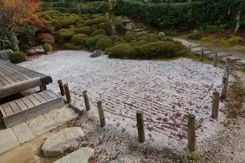 金福寺の庭園