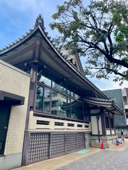 とげぬき地蔵尊 高岩寺の{uncategorized: "未分類", other: "その他", undefined: "問題あり", building: "その他建物", grave: "お墓", sacred_gate: "鳥居", guardian: "狛犬", statue: "像", buddha: "仏像", history: "歴史", nature: "自然", garden: "庭園", animal: "動物", pagoda: "塔", temizu: "手水舎", mountain_gate: "山門・神門", sanctuary: "本殿・本堂", subordinate: "末社・摂社", art: "芸術", scenery: "景色", jizo: "地蔵", ema: "絵馬", goshuin: "御朱印", omikuji: "おみくじ", items: "授与品その他", amulet: "お守り", goshuincho: "御朱印帳", eats: "食事", festival: "お祭り", votive_dance: "神楽", shichigosan: "七五三参", wedding: "結婚式", experience: "体験その他", initially: "初詣", around: "周辺", anti_infection: "感染症対策"}