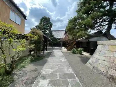 誓敬寺の{uncategorized: "未分類", other: "その他", undefined: "問題あり", building: "その他建物", grave: "お墓", sacred_gate: "鳥居", guardian: "狛犬", statue: "像", buddha: "仏像", history: "歴史", nature: "自然", garden: "庭園", animal: "動物", pagoda: "塔", temizu: "手水舎", mountain_gate: "山門・神門", sanctuary: "本殿・本堂", subordinate: "末社・摂社", art: "芸術", scenery: "景色", jizo: "地蔵", ema: "絵馬", goshuin: "御朱印", omikuji: "おみくじ", items: "授与品その他", amulet: "お守り", goshuincho: "御朱印帳", eats: "食事", festival: "お祭り", votive_dance: "神楽", shichigosan: "七五三参", wedding: "結婚式", experience: "体験その他", initially: "初詣", around: "周辺", anti_infection: "感染症対策"}