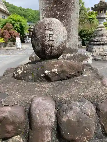 甲斐善光寺の{uncategorized: "未分類", other: "その他", undefined: "問題あり", building: "その他建物", grave: "お墓", sacred_gate: "鳥居", guardian: "狛犬", statue: "像", buddha: "仏像", history: "歴史", nature: "自然", garden: "庭園", animal: "動物", pagoda: "塔", temizu: "手水舎", mountain_gate: "山門・神門", sanctuary: "本殿・本堂", subordinate: "末社・摂社", art: "芸術", scenery: "景色", jizo: "地蔵", ema: "絵馬", goshuin: "御朱印", omikuji: "おみくじ", items: "授与品その他", amulet: "お守り", goshuincho: "御朱印帳", eats: "食事", festival: "お祭り", votive_dance: "神楽", shichigosan: "七五三参", wedding: "結婚式", experience: "体験その他", initially: "初詣", around: "周辺", anti_infection: "感染症対策"}