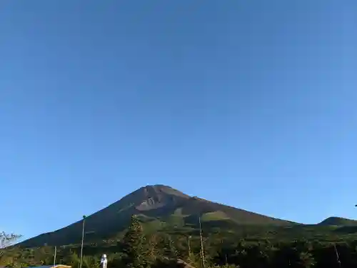 富士山頂上浅間大社奥宮の景色