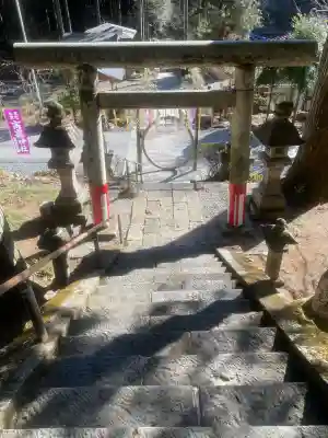 日光大室高龗神社の{uncategorized: "未分類", other: "その他", undefined: "問題あり", building: "その他建物", grave: "お墓", sacred_gate: "鳥居", guardian: "狛犬", statue: "像", buddha: "仏像", history: "歴史", nature: "自然", garden: "庭園", animal: "動物", pagoda: "塔", temizu: "手水舎", mountain_gate: "山門・神門", sanctuary: "本殿・本堂", subordinate: "末社・摂社", art: "芸術", scenery: "景色", jizo: "地蔵", ema: "絵馬", goshuin: "御朱印", omikuji: "おみくじ", items: "授与品その他", amulet: "お守り", goshuincho: "御朱印帳", eats: "食事", festival: "お祭り", votive_dance: "神楽", shichigosan: "七五三参", wedding: "結婚式", experience: "体験その他", initially: "初詣", around: "周辺", anti_infection: "感染症対策"}