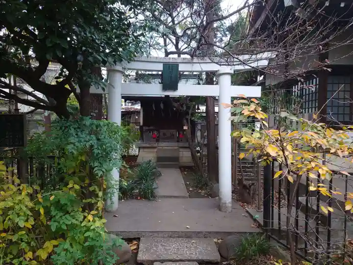 子安稲荷神社の鳥居