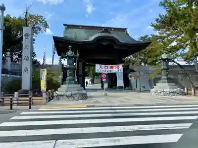 豊川閣　妙厳寺の山門・神門