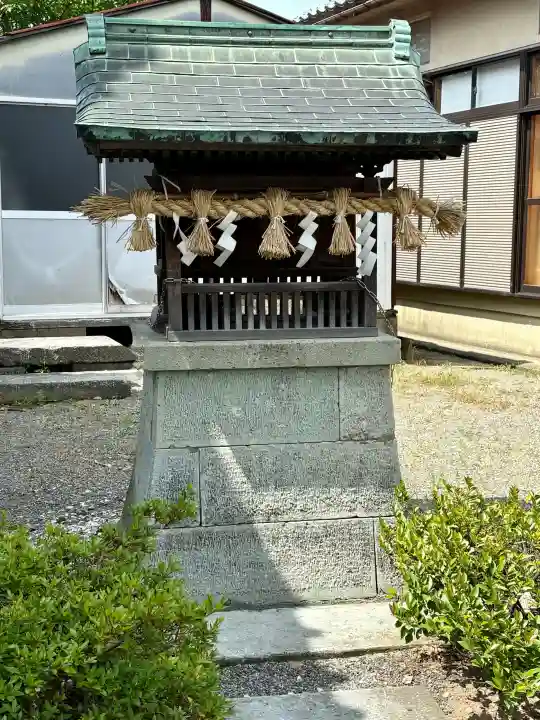 黒龍神社の{uncategorized: "未分類", other: "その他", undefined: "問題あり", building: "その他建物", grave: "お墓", sacred_gate: "鳥居", guardian: "狛犬", statue: "像", buddha: "仏像", history: "歴史", nature: "自然", garden: "庭園", animal: "動物", pagoda: "塔", temizu: "手水舎", mountain_gate: "山門・神門", sanctuary: "本殿・本堂", subordinate: "末社・摂社", art: "芸術", scenery: "景色", jizo: "地蔵", ema: "絵馬", goshuin: "御朱印", omikuji: "おみくじ", items: "授与品その他", amulet: "お守り", goshuincho: "御朱印帳", eats: "食事", festival: "お祭り", votive_dance: "神楽", shichigosan: "七五三参", wedding: "結婚式", experience: "体験その他", initially: "初詣", around: "周辺", anti_infection: "感染症対策"}