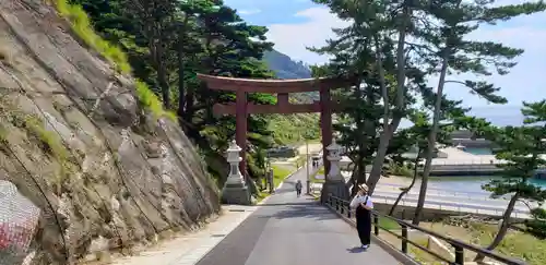 金華山黄金山神社の鳥居