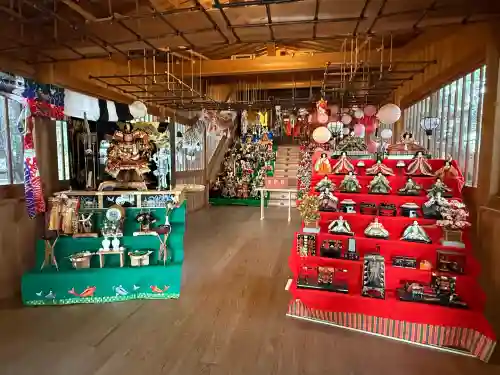 堤治神社の{uncategorized: "未分類", other: "その他", undefined: "問題あり", building: "その他建物", grave: "お墓", sacred_gate: "鳥居", guardian: "狛犬", statue: "像", buddha: "仏像", history: "歴史", nature: "自然", garden: "庭園", animal: "動物", pagoda: "塔", temizu: "手水舎", mountain_gate: "山門・神門", sanctuary: "本殿・本堂", subordinate: "末社・摂社", art: "芸術", scenery: "景色", jizo: "地蔵", ema: "絵馬", goshuin: "御朱印", omikuji: "おみくじ", items: "授与品その他", amulet: "お守り", goshuincho: "御朱印帳", eats: "食事", festival: "お祭り", votive_dance: "神楽", shichigosan: "七五三参", wedding: "結婚式", experience: "体験その他", initially: "初詣", around: "周辺", anti_infection: "感染症対策"}