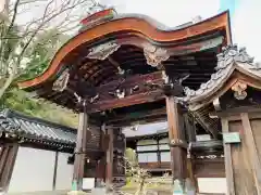 西教寺の山門