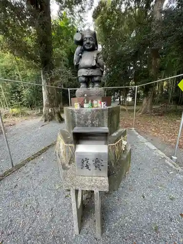 大己貴神社の像