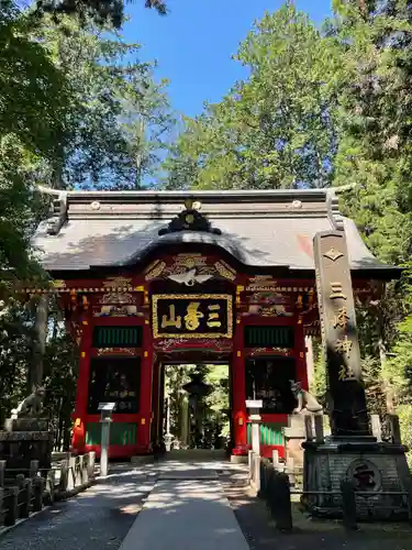 三峯神社の山門・神門