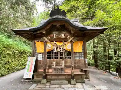 金持神社の{uncategorized: "未分類", other: "その他", undefined: "問題あり", building: "その他建物", grave: "お墓", sacred_gate: "鳥居", guardian: "狛犬", statue: "像", buddha: "仏像", history: "歴史", nature: "自然", garden: "庭園", animal: "動物", pagoda: "塔", temizu: "手水舎", mountain_gate: "山門・神門", sanctuary: "本殿・本堂", subordinate: "末社・摂社", art: "芸術", scenery: "景色", jizo: "地蔵", ema: "絵馬", goshuin: "御朱印", omikuji: "おみくじ", items: "授与品その他", amulet: "お守り", goshuincho: "御朱印帳", eats: "食事", festival: "お祭り", votive_dance: "神楽", shichigosan: "七五三参", wedding: "結婚式", experience: "体験その他", initially: "初詣", around: "周辺", anti_infection: "感染症対策"}