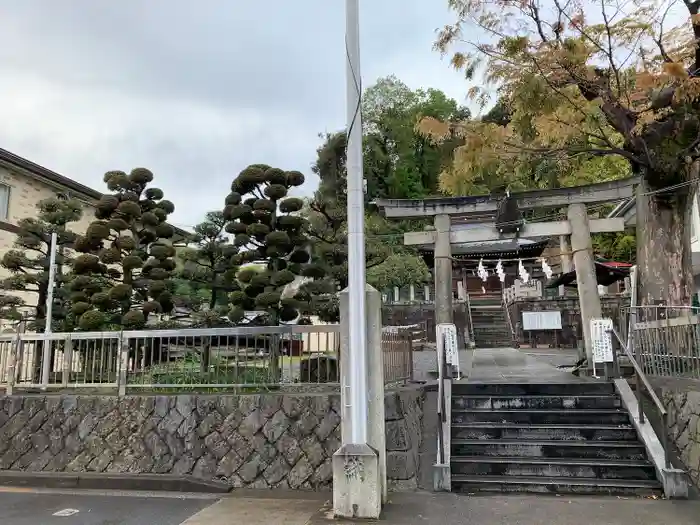 諏訪神社の鳥居