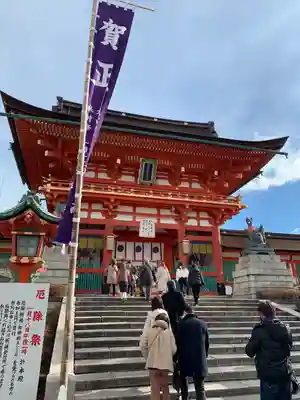 伏見稲荷大社の山門・神門