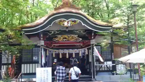 新屋山神社の本殿