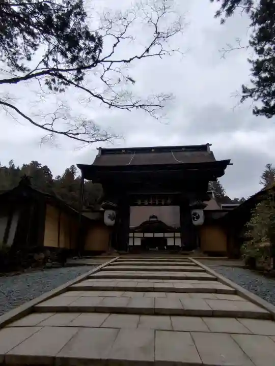 高野山金剛峯寺の{uncategorized: "未分類", other: "その他", undefined: "問題あり", building: "その他建物", grave: "お墓", sacred_gate: "鳥居", guardian: "狛犬", statue: "像", buddha: "仏像", history: "歴史", nature: "自然", garden: "庭園", animal: "動物", pagoda: "塔", temizu: "手水舎", mountain_gate: "山門・神門", sanctuary: "本殿・本堂", subordinate: "末社・摂社", art: "芸術", scenery: "景色", jizo: "地蔵", ema: "絵馬", goshuin: "御朱印", omikuji: "おみくじ", items: "授与品その他", amulet: "お守り", goshuincho: "御朱印帳", eats: "食事", festival: "お祭り", votive_dance: "神楽", shichigosan: "七五三参", wedding: "結婚式", experience: "体験その他", initially: "初詣", around: "周辺", anti_infection: "感染症対策"}