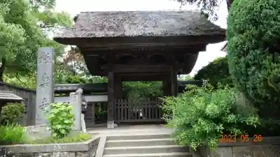 極楽寺（霊鷲山感應院極楽律寺）の山門・神門
