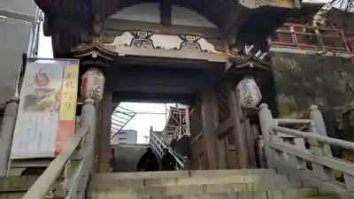 湯島天満宮の山門・神門