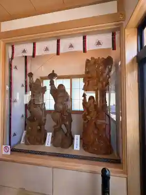 福徳御嶽神社（出雲大社新十津川分院境内社）の{uncategorized: "未分類", other: "その他", undefined: "問題あり", building: "その他建物", grave: "お墓", sacred_gate: "鳥居", guardian: "狛犬", statue: "像", buddha: "仏像", history: "歴史", nature: "自然", garden: "庭園", animal: "動物", pagoda: "塔", temizu: "手水舎", mountain_gate: "山門・神門", sanctuary: "本殿・本堂", subordinate: "末社・摂社", art: "芸術", scenery: "景色", jizo: "地蔵", ema: "絵馬", goshuin: "御朱印", omikuji: "おみくじ", items: "授与品その他", amulet: "お守り", goshuincho: "御朱印帳", eats: "食事", festival: "お祭り", votive_dance: "神楽", shichigosan: "七五三参", wedding: "結婚式", experience: "体験その他", initially: "初詣", around: "周辺", anti_infection: "感染症対策"}