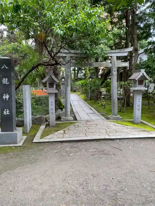 服織神社(真清田神社境内社)の鳥居