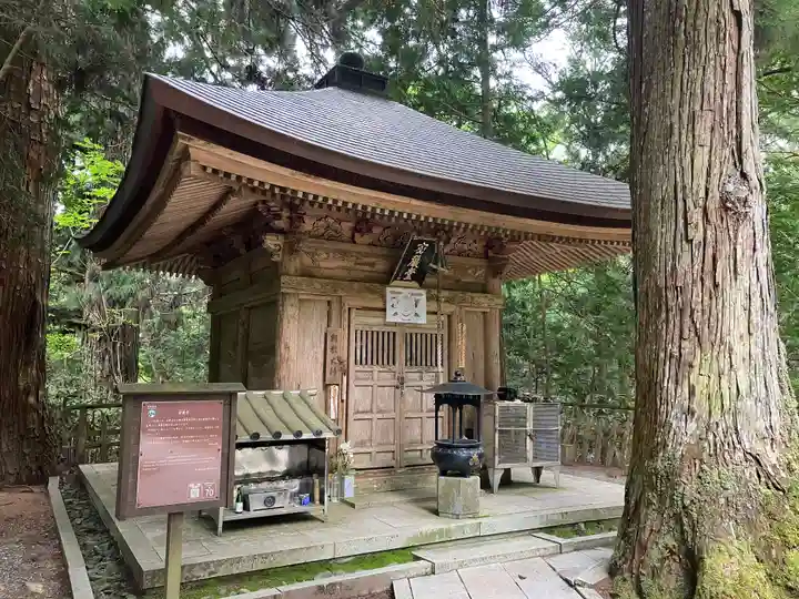 高野山金剛峯寺奥の院(和歌山県)
