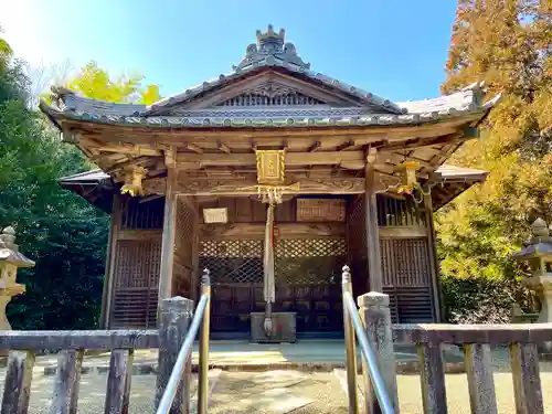 三子神社の本殿