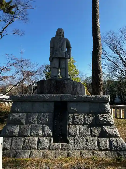 焼津神社の{uncategorized: "未分類", other: "その他", undefined: "問題あり", building: "その他建物", grave: "お墓", sacred_gate: "鳥居", guardian: "狛犬", statue: "像", buddha: "仏像", history: "歴史", nature: "自然", garden: "庭園", animal: "動物", pagoda: "塔", temizu: "手水舎", mountain_gate: "山門・神門", sanctuary: "本殿・本堂", subordinate: "末社・摂社", art: "芸術", scenery: "景色", jizo: "地蔵", ema: "絵馬", goshuin: "御朱印", omikuji: "おみくじ", items: "授与品その他", amulet: "お守り", goshuincho: "御朱印帳", eats: "食事", festival: "お祭り", votive_dance: "神楽", shichigosan: "七五三参", wedding: "結婚式", experience: "体験その他", initially: "初詣", around: "周辺", anti_infection: "感染症対策"}