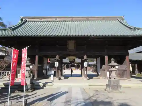 妻沼聖天山歓喜院の山門・神門