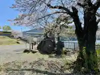 御供岩の{uncategorized: "未分類", other: "その他", undefined: "問題あり", building: "その他建物", grave: "お墓", sacred_gate: "鳥居", guardian: "狛犬", statue: "像", buddha: "仏像", history: "歴史", nature: "自然", garden: "庭園", animal: "動物", pagoda: "塔", temizu: "手水舎", mountain_gate: "山門・神門", sanctuary: "本殿・本堂", subordinate: "末社・摂社", art: "芸術", scenery: "景色", jizo: "地蔵", ema: "絵馬", goshuin: "御朱印", omikuji: "おみくじ", items: "授与品その他", amulet: "お守り", goshuincho: "御朱印帳", eats: "食事", festival: "お祭り", votive_dance: "神楽", shichigosan: "七五三参", wedding: "結婚式", experience: "体験その他", initially: "初詣", around: "周辺", anti_infection: "感染症対策"}