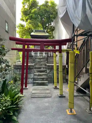銀太郎稲荷神社の{uncategorized: "未分類", other: "その他", undefined: "問題あり", building: "その他建物", grave: "お墓", sacred_gate: "鳥居", guardian: "狛犬", statue: "像", buddha: "仏像", history: "歴史", nature: "自然", garden: "庭園", animal: "動物", pagoda: "塔", temizu: "手水舎", mountain_gate: "山門・神門", sanctuary: "本殿・本堂", subordinate: "末社・摂社", art: "芸術", scenery: "景色", jizo: "地蔵", ema: "絵馬", goshuin: "御朱印", omikuji: "おみくじ", items: "授与品その他", amulet: "お守り", goshuincho: "御朱印帳", eats: "食事", festival: "お祭り", votive_dance: "神楽", shichigosan: "七五三参", wedding: "結婚式", experience: "体験その他", initially: "初詣", around: "周辺", anti_infection: "感染症対策"}