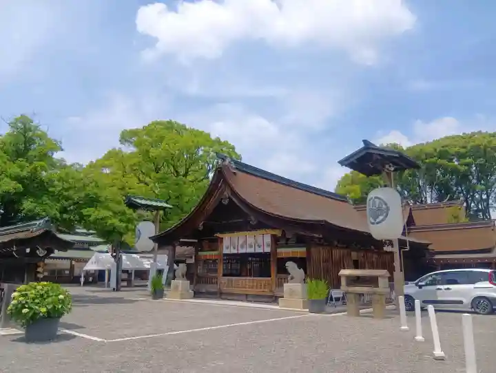 尾張大國霊神社(国府宮)の{uncategorized: "未分類", other: "その他", undefined: "問題あり", building: "その他建物", grave: "お墓", sacred_gate: "鳥居", guardian: "狛犬", statue: "像", buddha: "仏像", history: "歴史", nature: "自然", garden: "庭園", animal: "動物", pagoda: "塔", temizu: "手水舎", mountain_gate: "山門・神門", sanctuary: "本殿・本堂", subordinate: "末社・摂社", art: "芸術", scenery: "景色", jizo: "地蔵", ema: "絵馬", goshuin: "御朱印", omikuji: "おみくじ", items: "授与品その他", amulet: "お守り", goshuincho: "御朱印帳", eats: "食事", festival: "お祭り", votive_dance: "神楽", shichigosan: "七五三参", wedding: "結婚式", experience: "体験その他", initially: "初詣", around: "周辺", anti_infection: "感染症対策"}