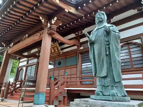 宝泉寺の像