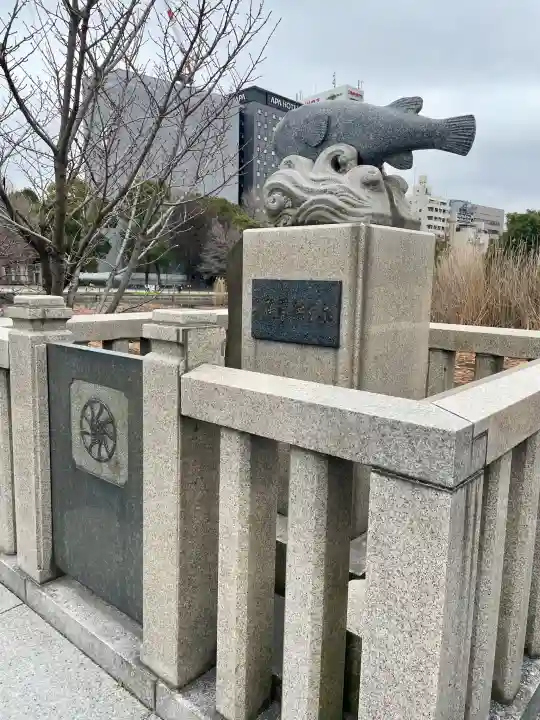 寛永寺不忍池弁天堂の{uncategorized: "未分類", other: "その他", undefined: "問題あり", building: "その他建物", grave: "お墓", sacred_gate: "鳥居", guardian: "狛犬", statue: "像", buddha: "仏像", history: "歴史", nature: "自然", garden: "庭園", animal: "動物", pagoda: "塔", temizu: "手水舎", mountain_gate: "山門・神門", sanctuary: "本殿・本堂", subordinate: "末社・摂社", art: "芸術", scenery: "景色", jizo: "地蔵", ema: "絵馬", goshuin: "御朱印", omikuji: "おみくじ", items: "授与品その他", amulet: "お守り", goshuincho: "御朱印帳", eats: "食事", festival: "お祭り", votive_dance: "神楽", shichigosan: "七五三参", wedding: "結婚式", experience: "体験その他", initially: "初詣", around: "周辺", anti_infection: "感染症対策"}