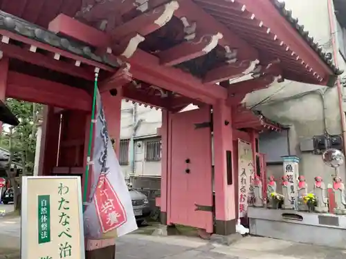 魚籃寺の山門