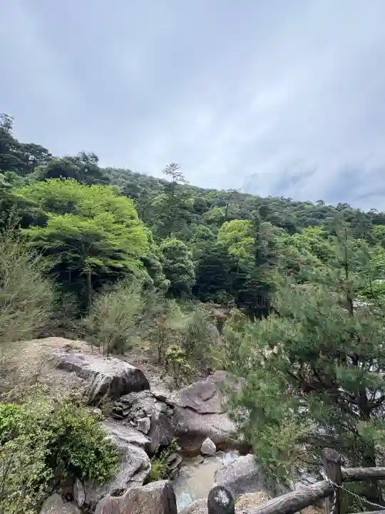 瀧不動の{uncategorized: "未分類", other: "その他", undefined: "問題あり", building: "その他建物", grave: "お墓", sacred_gate: "鳥居", guardian: "狛犬", statue: "像", buddha: "仏像", history: "歴史", nature: "自然", garden: "庭園", animal: "動物", pagoda: "塔", temizu: "手水舎", mountain_gate: "山門・神門", sanctuary: "本殿・本堂", subordinate: "末社・摂社", art: "芸術", scenery: "景色", jizo: "地蔵", ema: "絵馬", goshuin: "御朱印", omikuji: "おみくじ", items: "授与品その他", amulet: "お守り", goshuincho: "御朱印帳", eats: "食事", festival: "お祭り", votive_dance: "神楽", shichigosan: "七五三参", wedding: "結婚式", experience: "体験その他", initially: "初詣", around: "周辺", anti_infection: "感染症対策"}