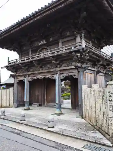 観音寺の山門